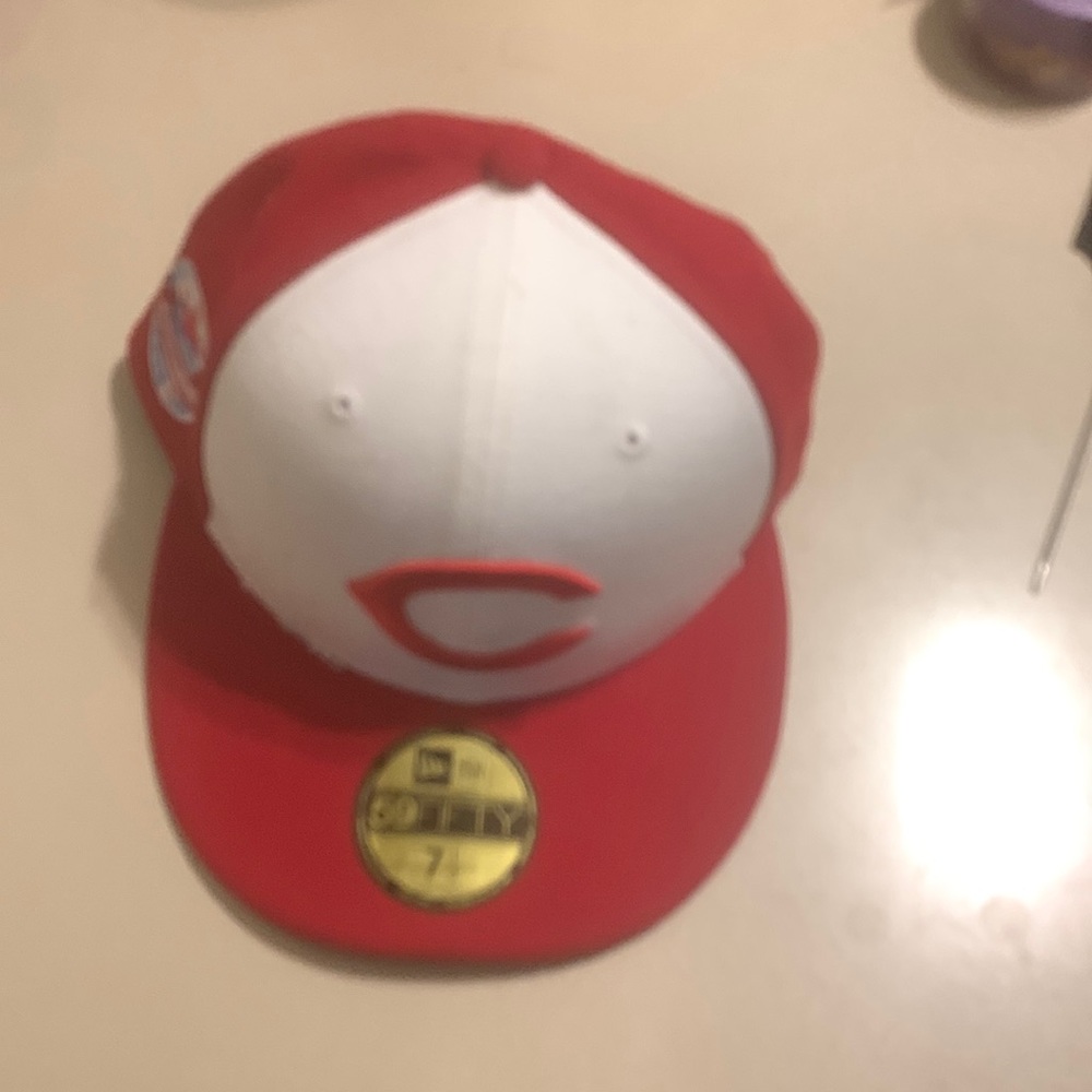 Cincinnati Reds Fitted Cap…… Size  7 and 1/2